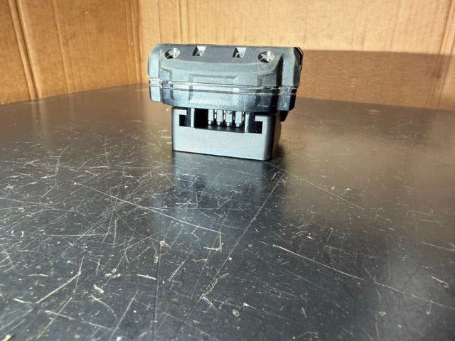 Keepfast battery holder for Milwaukee M18 with battery installed
